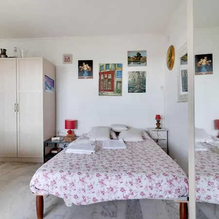 Hostnfly - Charming Studio In The Heart Of 4 People *