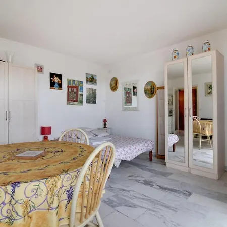Appartement Hostnfly - Charming Studio In The Heart Of 4 People